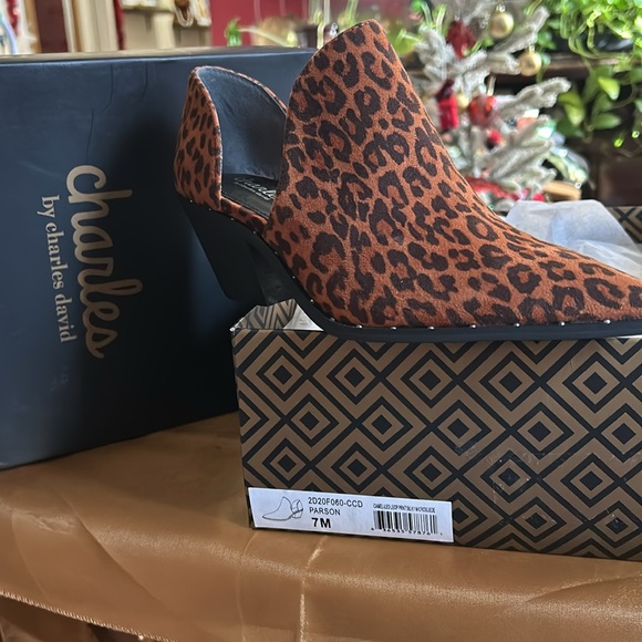 NWB Animal print ! - Picture 3 of 6